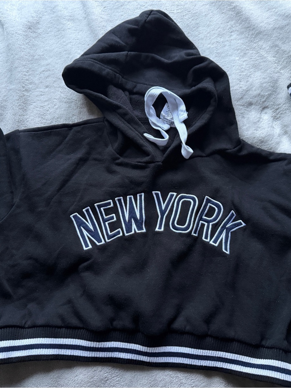 Torkia Gifts New York Black Hoodie with White Drawstring